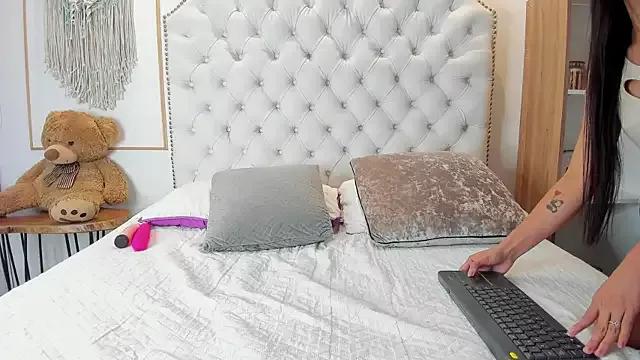 Freechat JulianaValencia on StripChat