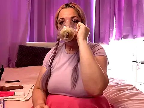 KawaiiKiki247 on StripChat