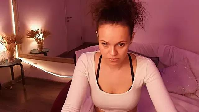 KiraEnergy on StripChat 