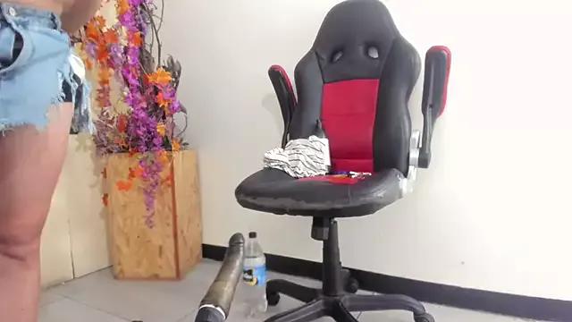 Freechat la_ratona_1 on StripChat