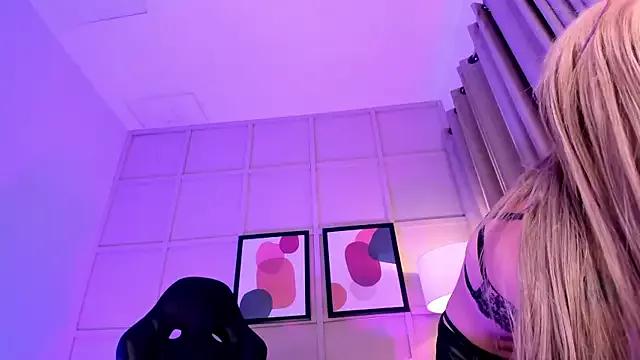 Lara_bombshell on StripChat 