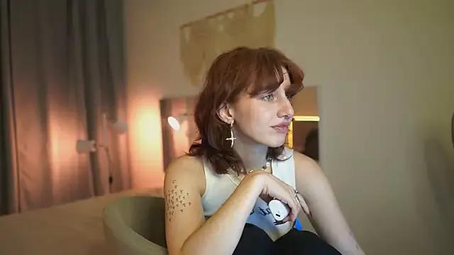 Freechat LeelooYolo on StripChat