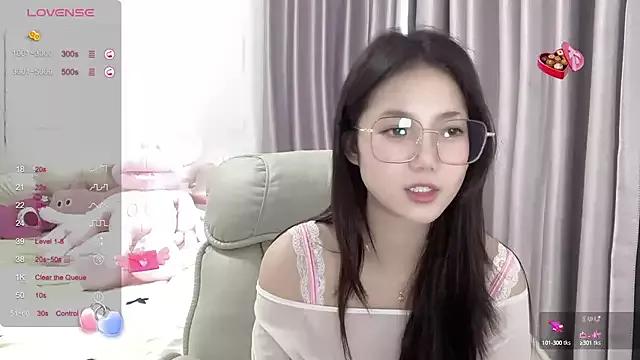 LeLe-666 on StripChat 