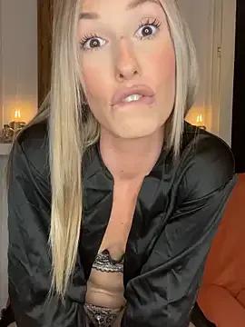 Naked lola_tentatiion from StripChat lola_tentatiion from StripChat