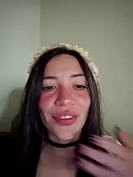 Freechat loveuu-bae on StripChat