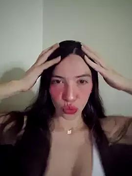 Freechat loveuu-bae on StripChat