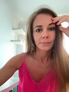 Freechat LucieMack on StripChat