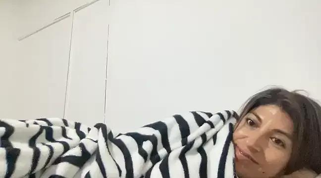LunaBeya on StripChat 
