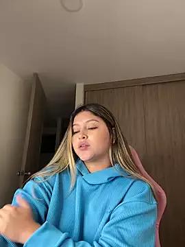 Freechat lunablossom_ on StripChat