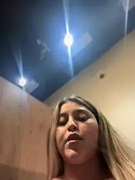 Freechat lunablossom_ on StripChat