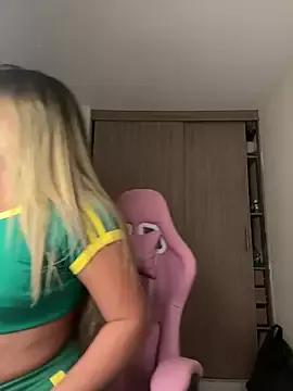 Freechat lunablossom_ on StripChat
