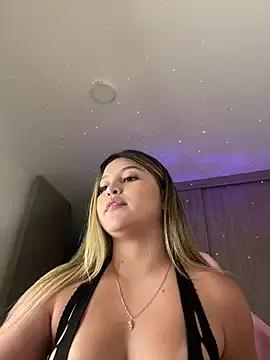 Freechat lunablossom_ on StripChat