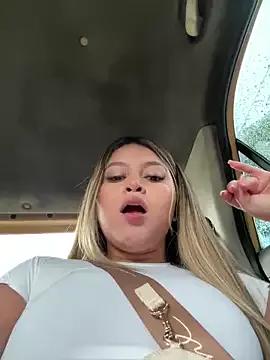 Freechat lunablossom_ on StripChat