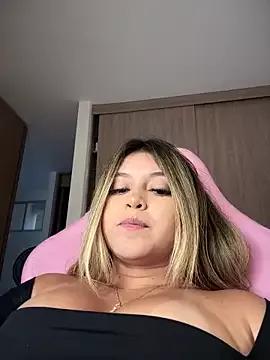 Freechat lunablossom_ on StripChat