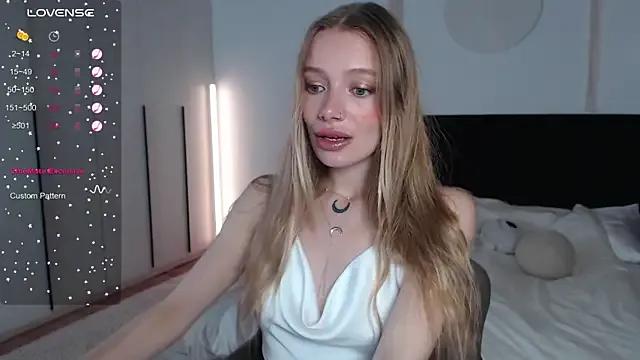 Freechat LunaticaBae on StripChat