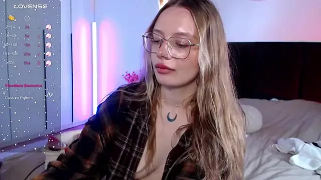 Freechat LunaticaBae on StripChat