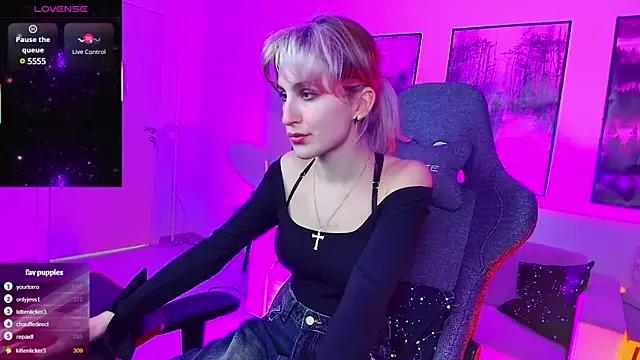 LuxRayi on StripChat 