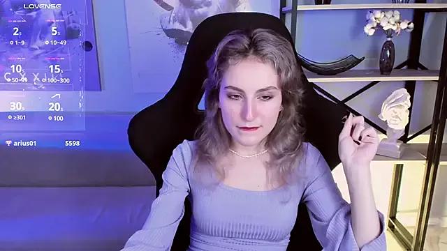 LuxRayi on StripChat 