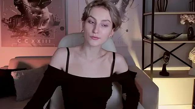 LuxRayi on StripChat 