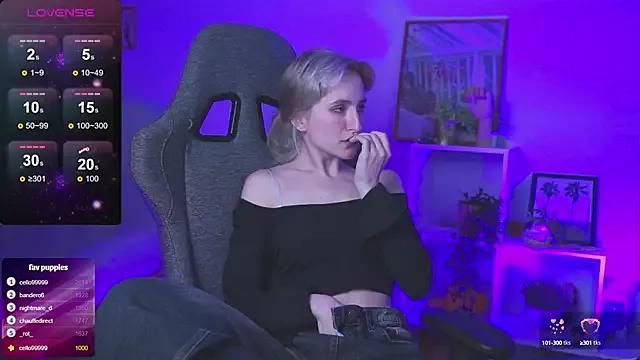 LuxRayi on StripChat 