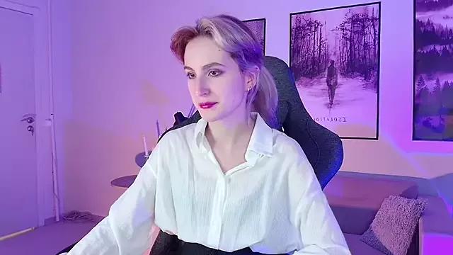 LuxRayi on StripChat 