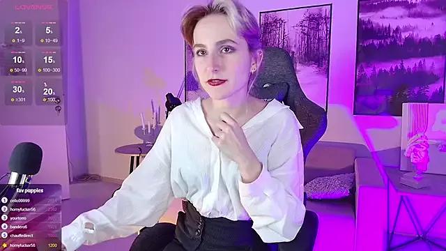 LuxRayi on StripChat 