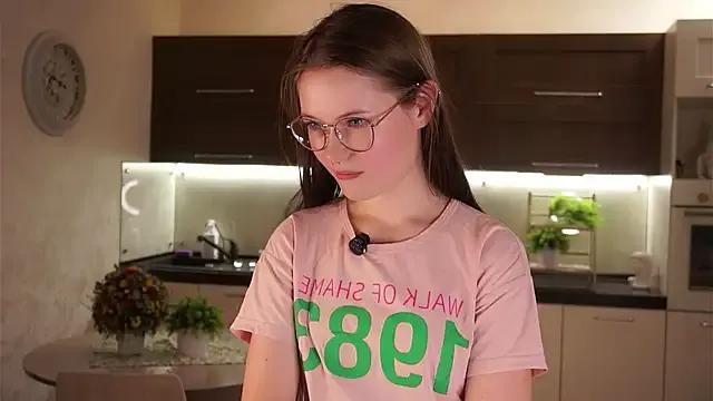 Try sexy escort LynHillaire LynHillaire from StripChat