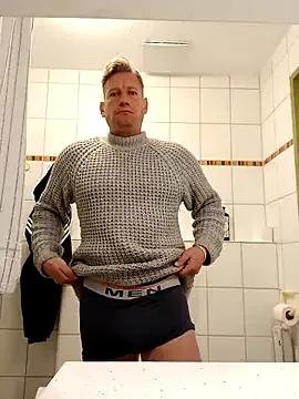 Freechat MArciQuarky on StripChat