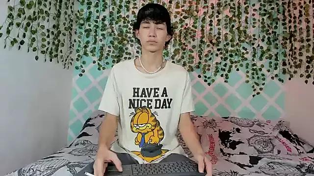 Maxxi_hot23 on StripChat 