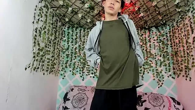 Maxxi_hot23 on StripChat 