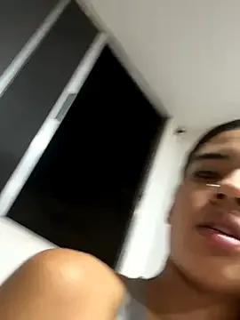 Masturbate to sexy model Miagomezx Miagomezx from StripChat