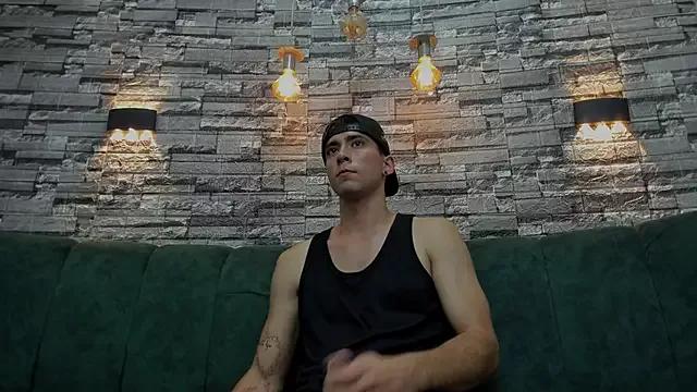 mike_whitee on StripChat 