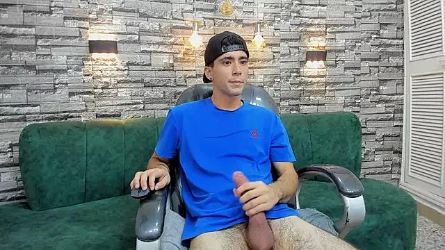 mike_whitee on StripChat 