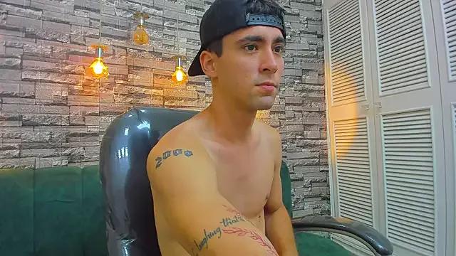 mike_whitee on StripChat 