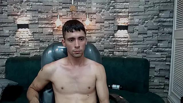 mike_whitee on StripChat 