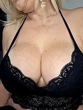 Cute Milfevapeccato wants you to fuck her body now milfevapeccato from StripChat