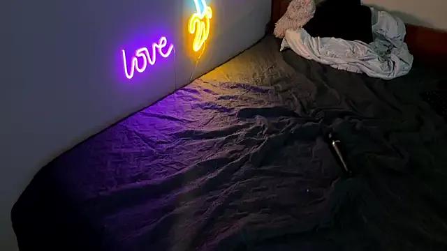 Freechat MiliExteraaa on StripChat