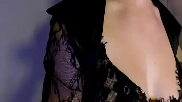 Freechat MiliExteraaa on StripChat