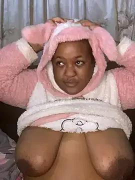 Missmoox24 on StripChat 