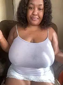 Missmoox24 on StripChat 