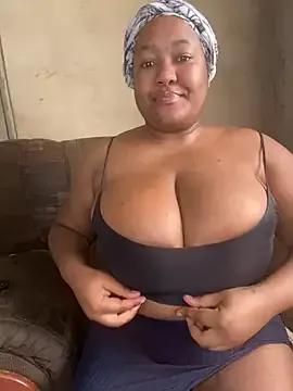 Missmoox24 on StripChat 