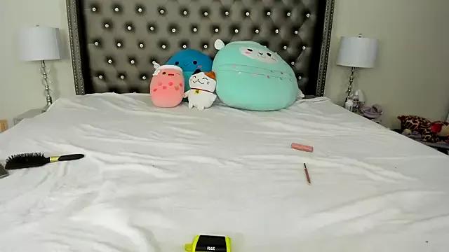 Freechat NadiaLyla on StripChat