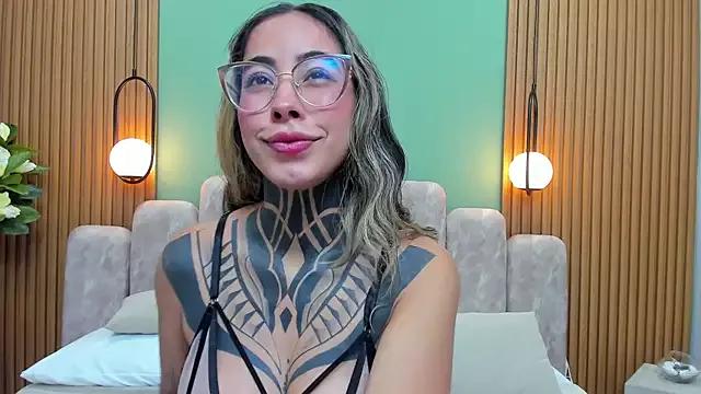 Freechat NicoleBlum on StripChat