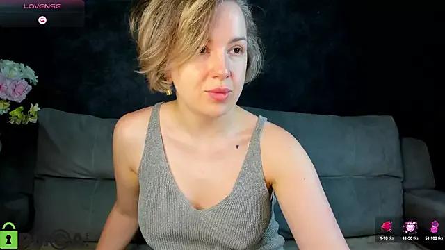 Nikki_Kai on StripChat 