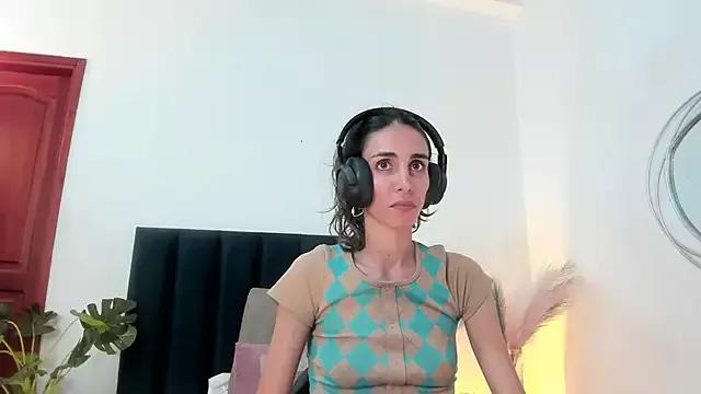 Nina_Cavaali on StripChat 