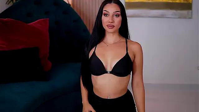 Freechat NinaSolenne on StripChat