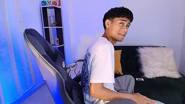 NINETEEN_B on StripChat 