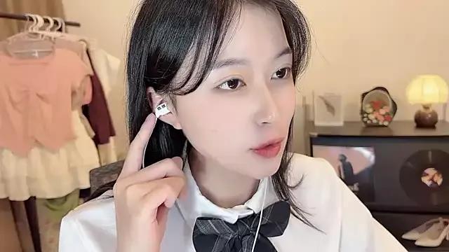 Freechat Onechestnut on StripChat