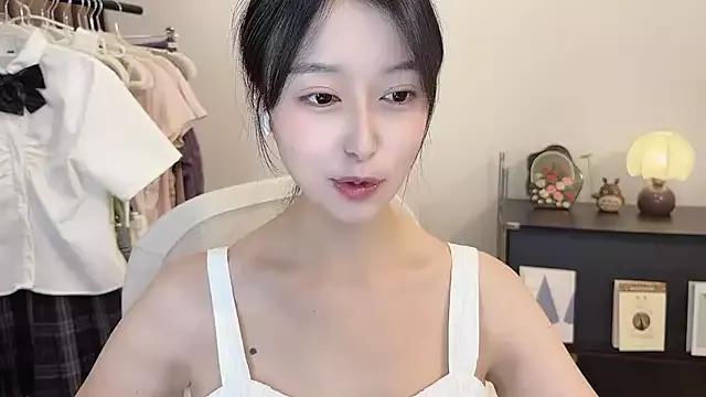 Freechat Onechestnut on StripChat