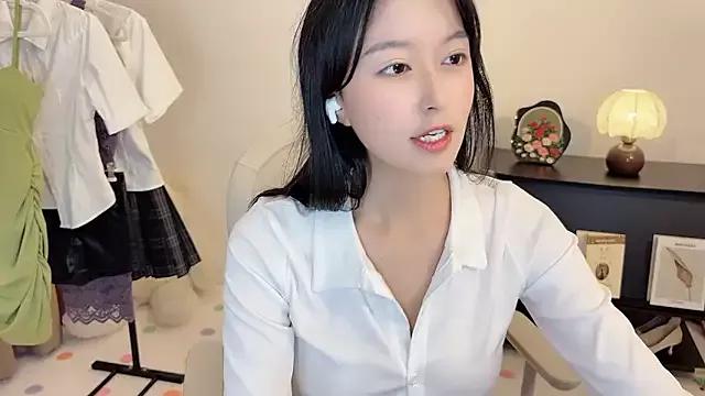 Freechat Onechestnut on StripChat